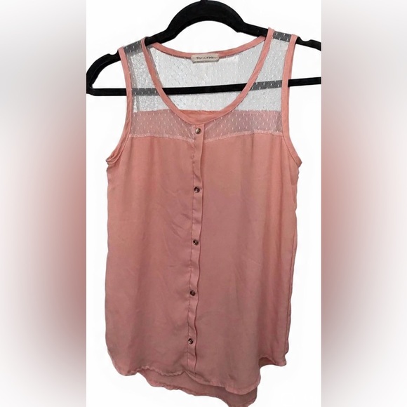 tea n rose Tops - Tea n Rose- Sleeveless Pink w/ White Lace Blouse- Medium
